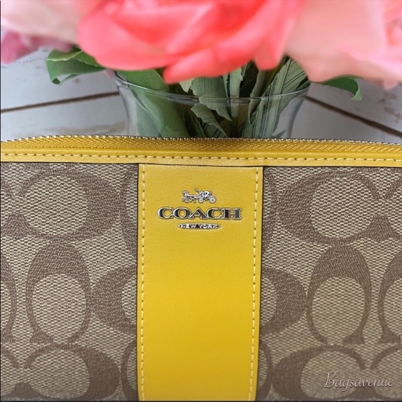 Coach khaki flax wallet signature yellow NWT - Picture 2 of 6